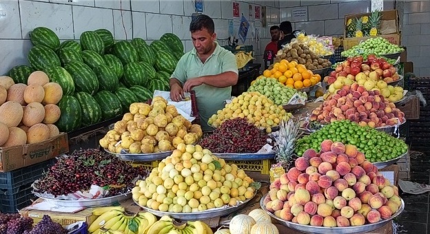 عرضه و تقاضا قیمت میوه و تره بار را مشخص می کند/کاهش قیمت نوبرانه ها بدلیل نبود تقاضا