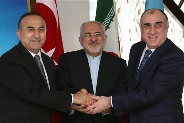 محمد جواد ظریف با وزرای خارجه آذربایجان و ترکیه دیدار کرد