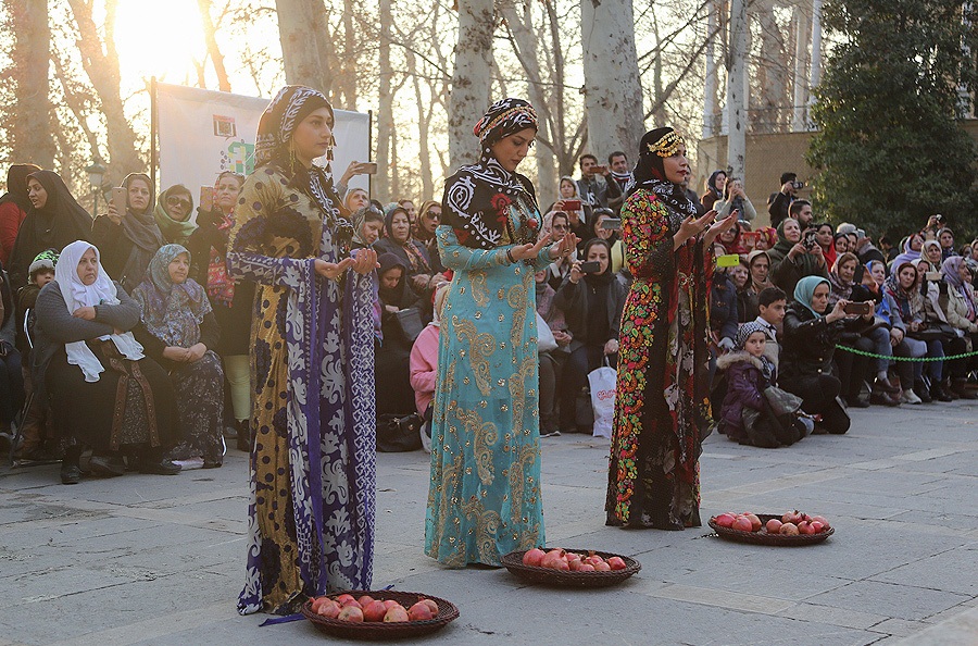 اولین جشنواره آیینی شکرگزاری انار در تهران