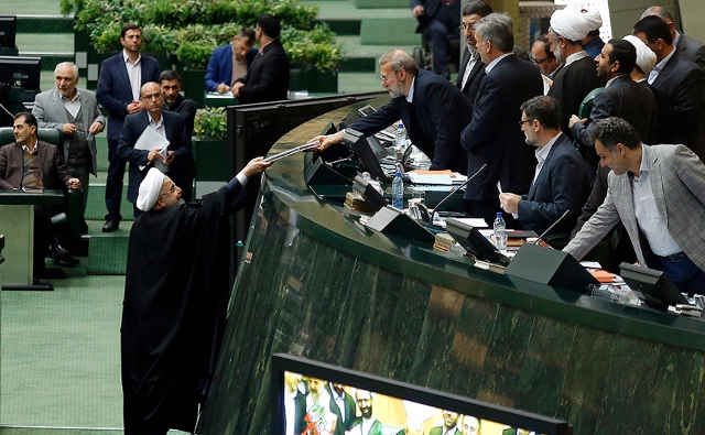 روحانی بودجه ۹۸ را هفته آینده تقدیم مجلس می کند/ پیش بینی فروش روزانه یک میلیون و ۵۰۰ هزار بشکه نفت