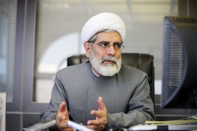 ریاست آملی لاریجانی بر مجمع تشخیص مصلحت نظام محتمل است/ رئیس قوه قضاییه باید فراجناحی و دارای مقبولیت در میان تمامى جریان‌های سیاسى باشد