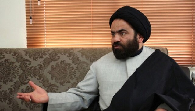 چرا “حسن آقا میری” خلع لباس شد + واکنش برخی چهره ها به موضوع خلع لباس این روحانی